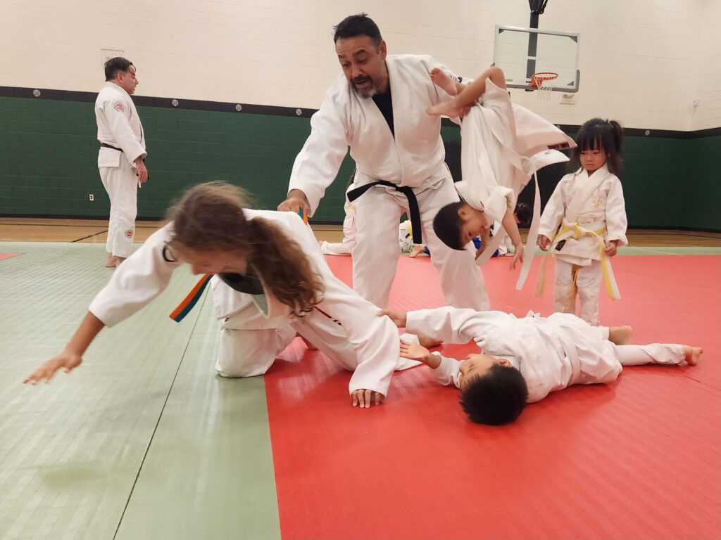 Dario Alvarez - coaching judo